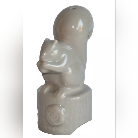 Porcelain squirrel pie vent - Picture 1 of 3
